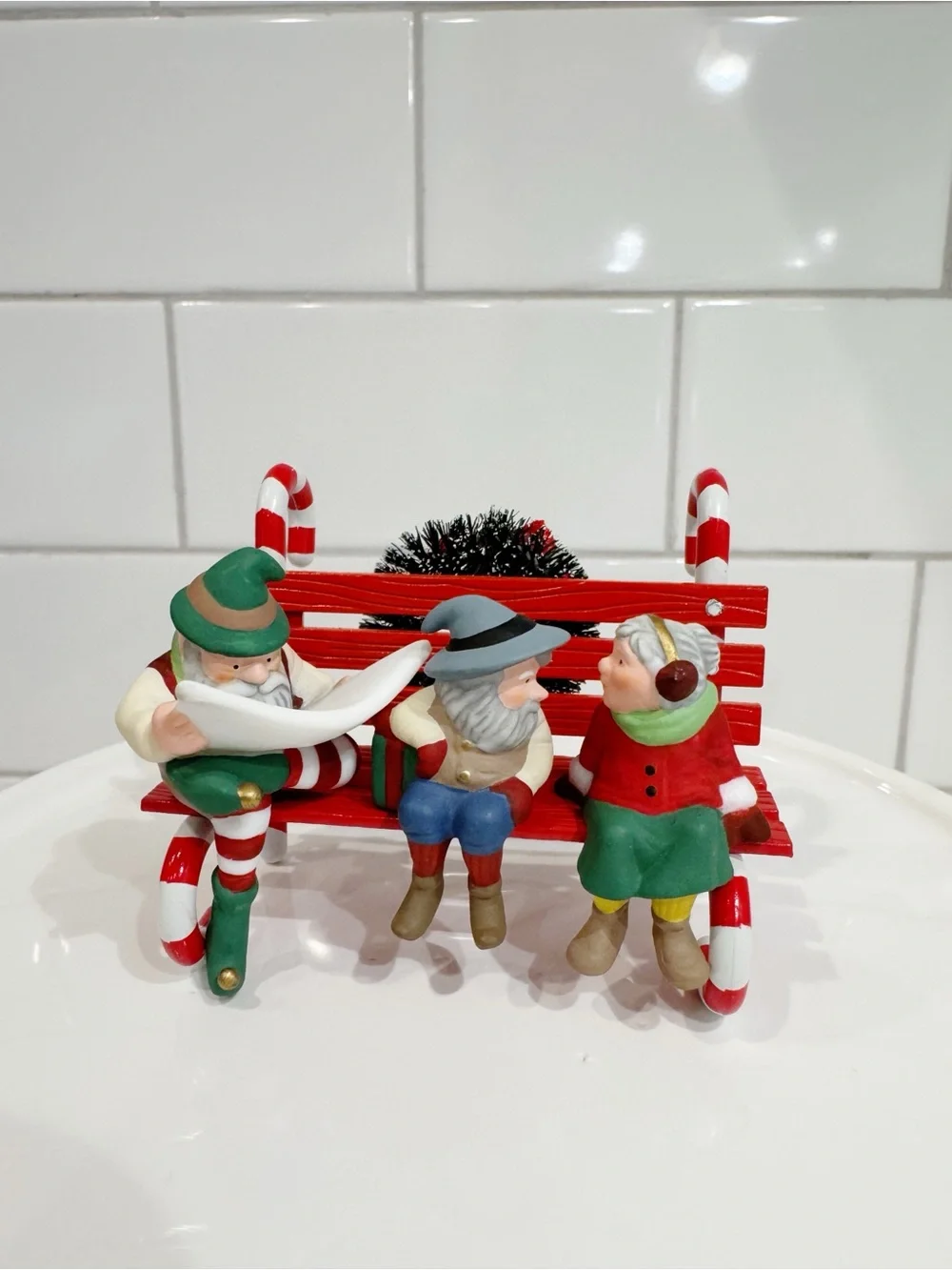 ❤️🎄❤️ Dept 56 | Elves Have A Seat & 2 Candy Cane Benches ❤️🎄❤️